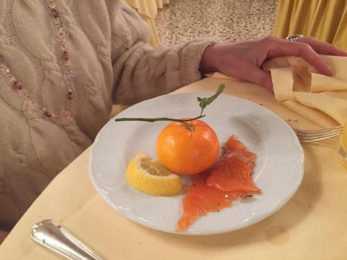 3 Breakfast in Venice: oranges and smoked salmon